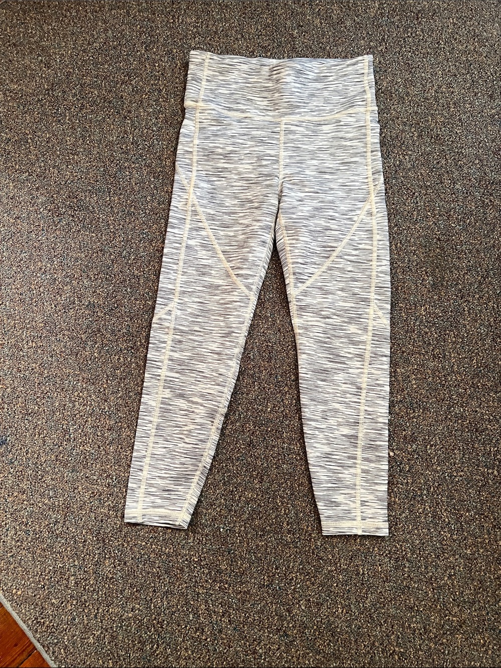 GAP Heathered Gray Active Leggings with Cream Contrast Stitching